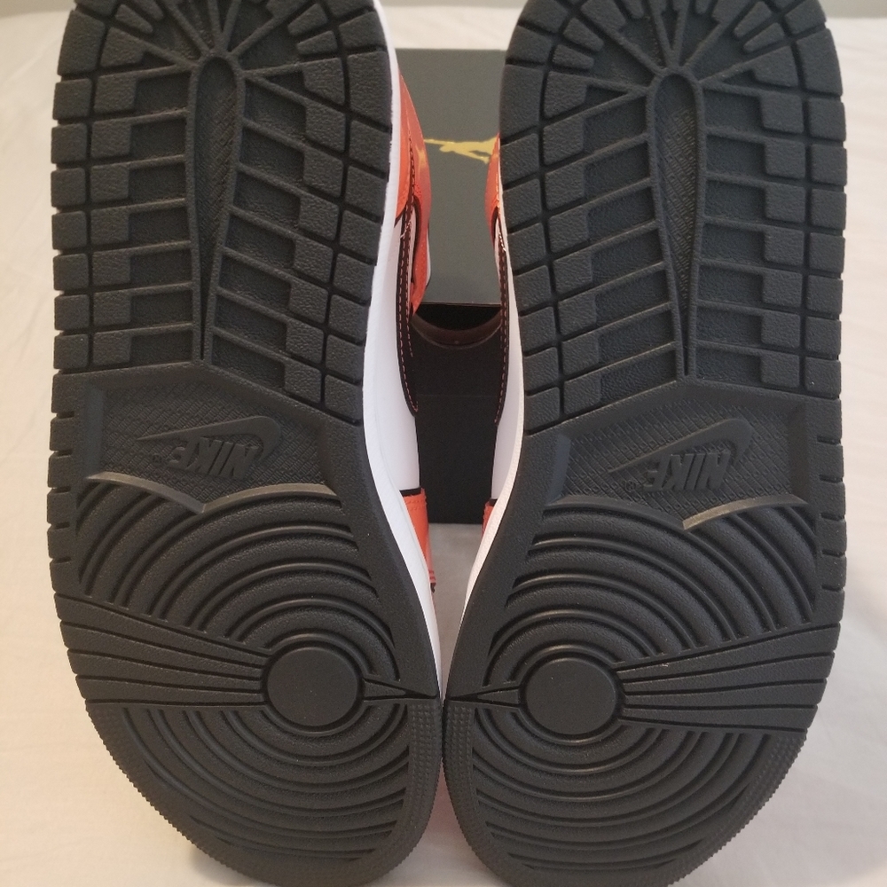 Men's Air Jordan 1's Mid SE "NEW" W/BOX - Picture 6 of 9